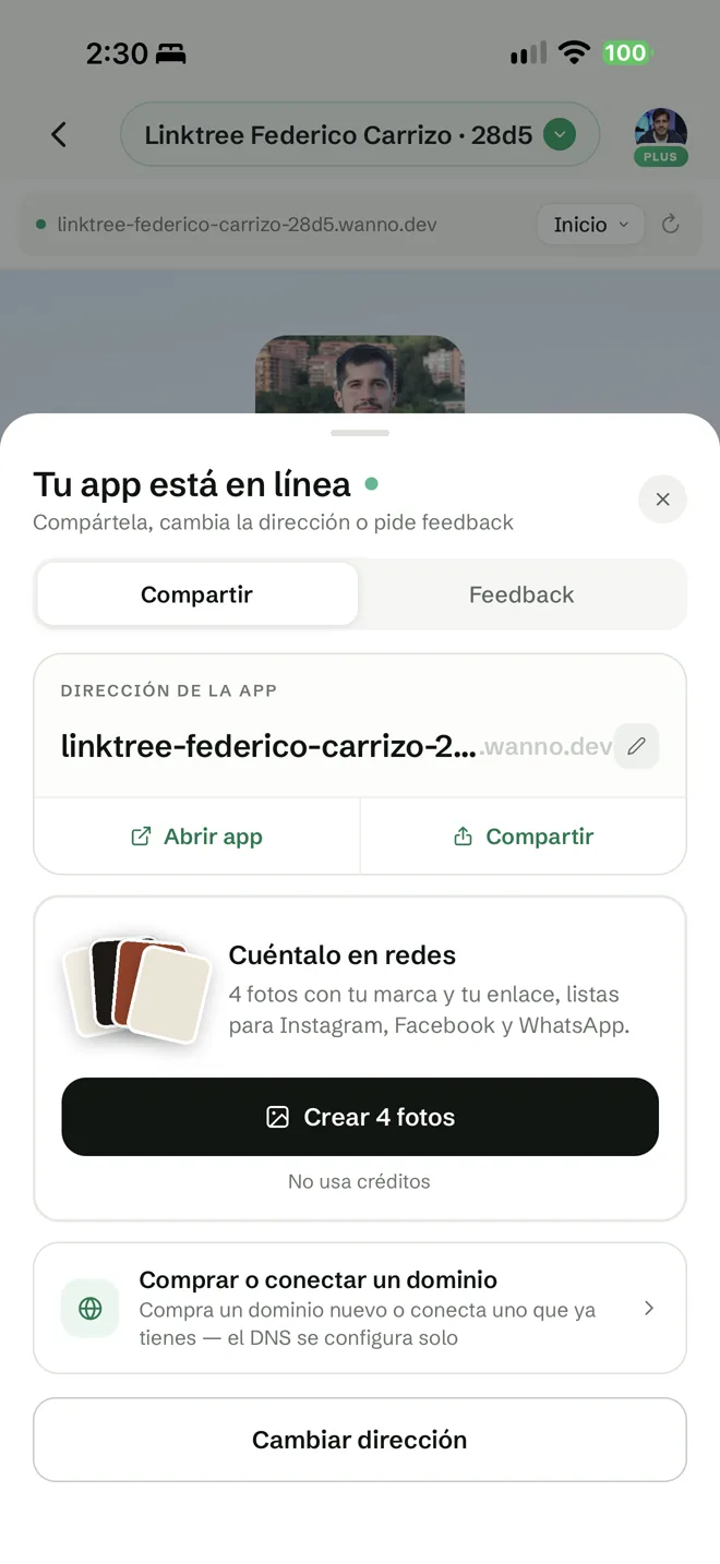 Panel "Tu app está en línea" con la opción Comprar o conectar un dominio